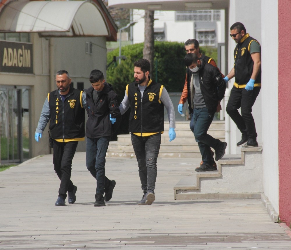 Hayat kadınlarına bin lira kaptırınca otel görevlisini gasp ettiler 