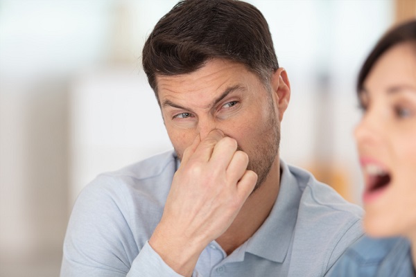 Hayat kalitesini olumsuz etkiliyor! İşte ağız kokusunun arkasında yatan o sorun