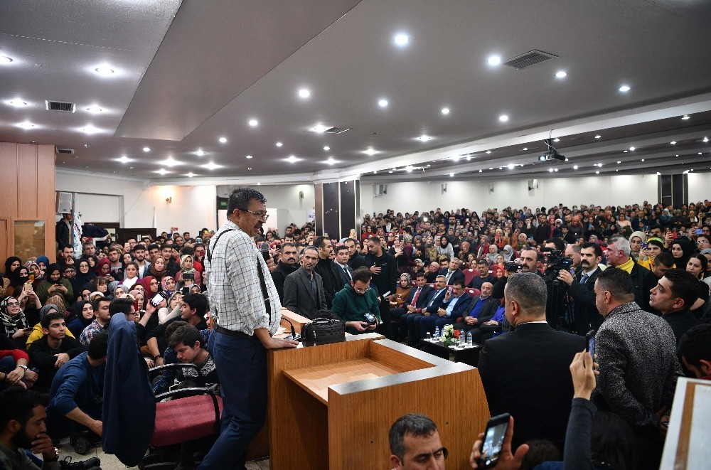 Hayati İnanç sevgisi Malatya’da salona sığmadı 