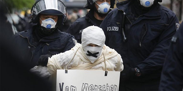 Almanya'da salgın boykotu! Halk sokağa döküldü