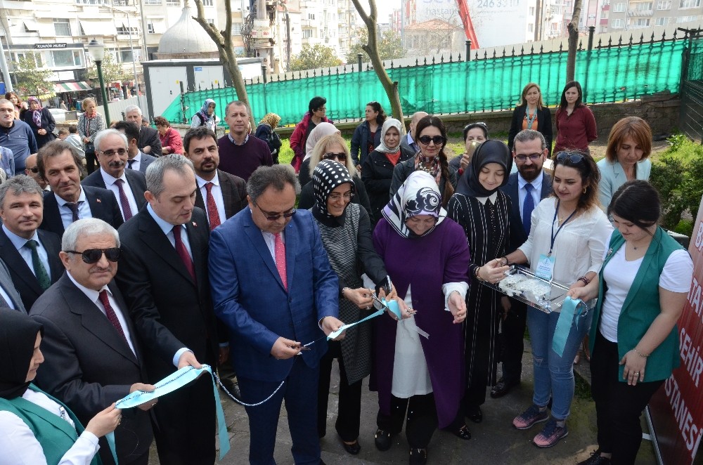 ’Hayatın İçindeyiz, Sanatla Beraberiz’ temalı sergi açıldı 