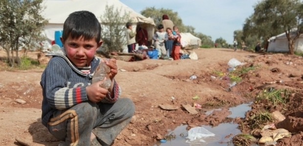 Hayatını iki öksüz yeğenine adadı