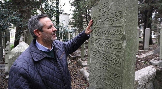 Hayatını mezar taşlarına adadı