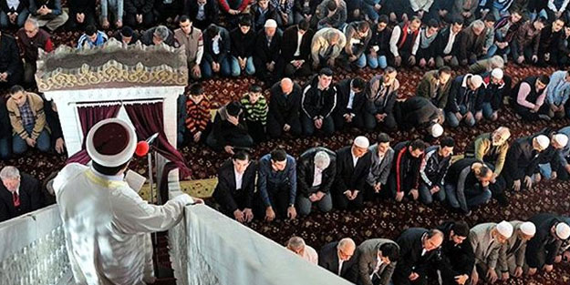 Hayatının en kısa cuma hutbesini verdi: Bu da ümmeti uyandıramıyorsa benim sözlerimin ne anlamı var?