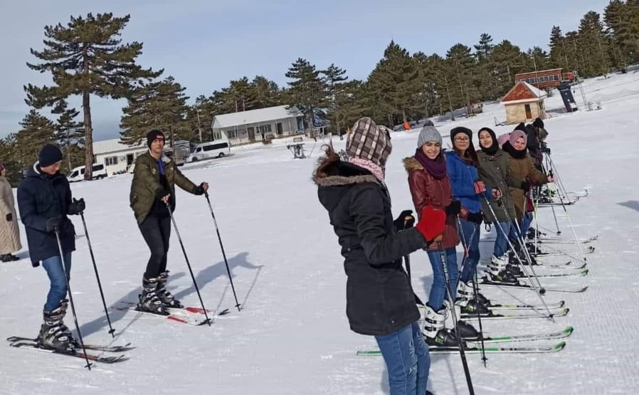 Hayatlarında ilk defa kayak yaptılar 