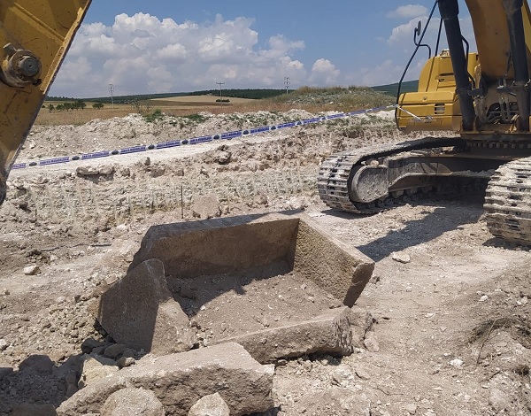 Hayatlarının şokunu yaşadılar! Temel kazısında bakın ne buldular