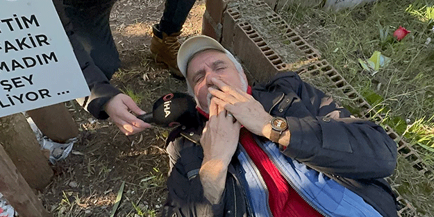 Hayattayken mezarını yaptı, her gün gidip üzerinde yatıyor