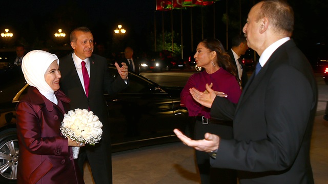 Haydar Aliyev'den gülümseten karşılama