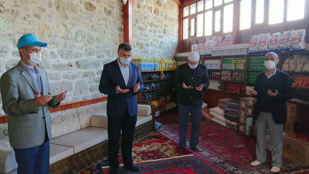 Hayır çarşısı ihtiyaç sahiplerine yardım ulaştırıyor 