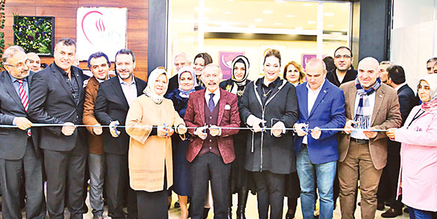 Hayır kapısı yenilenerek açıldı