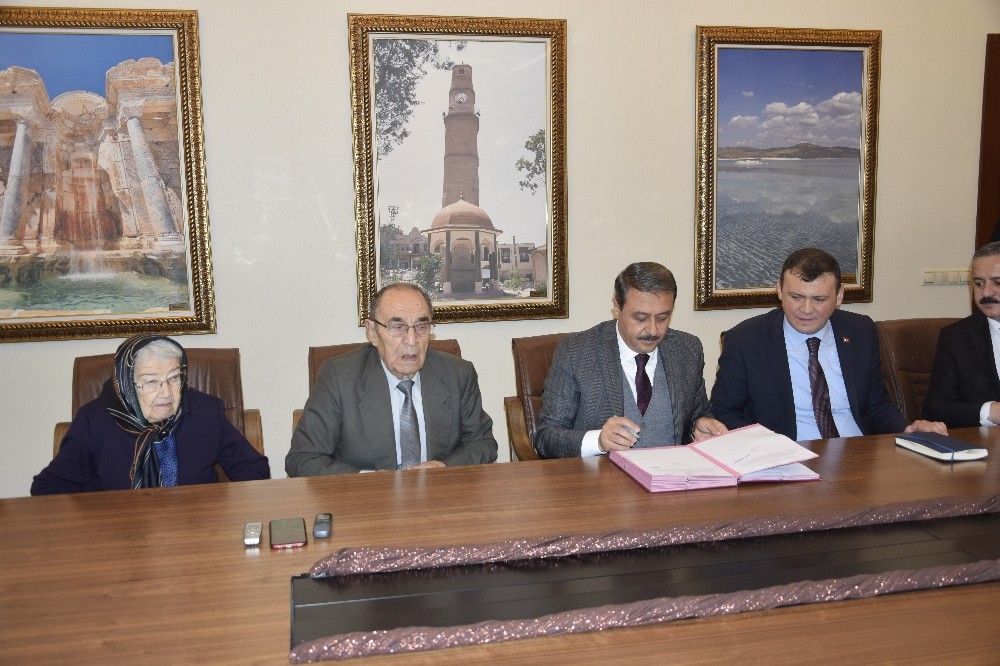 Hayırsever çiftten 2 milyon bağış 