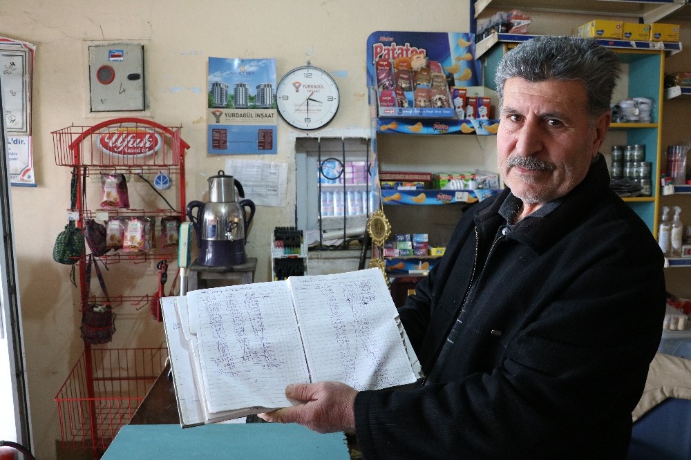 Hayırsever iki kişi veresiye defterindeki 5 bin liralık borcu ödedi 