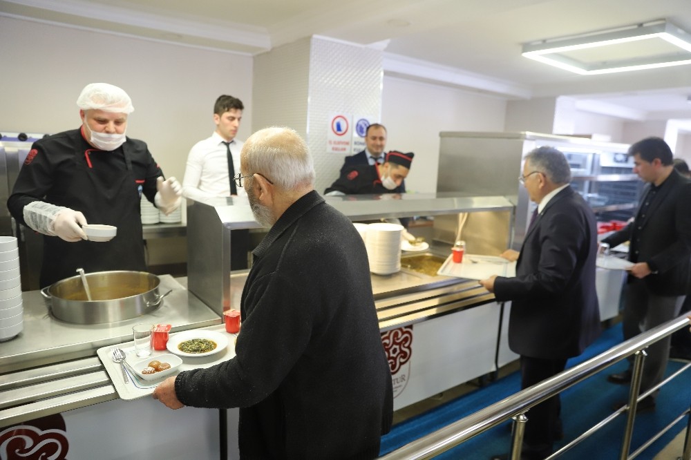 Hayırsever ile başkan farkı 