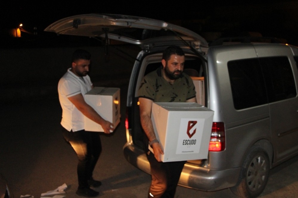 Hayırseverlerden yardım toplayıp engelli ve muhtaçlara dağıtıyor 