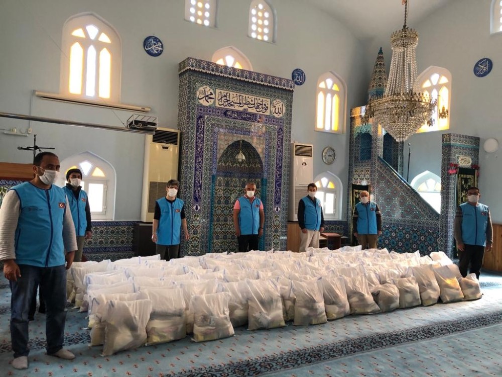 Hayırseverlerle ihtiyaç sahipleri arasında köprü oluyorlar 