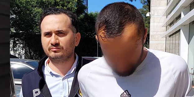 Annesini bıçakladı!