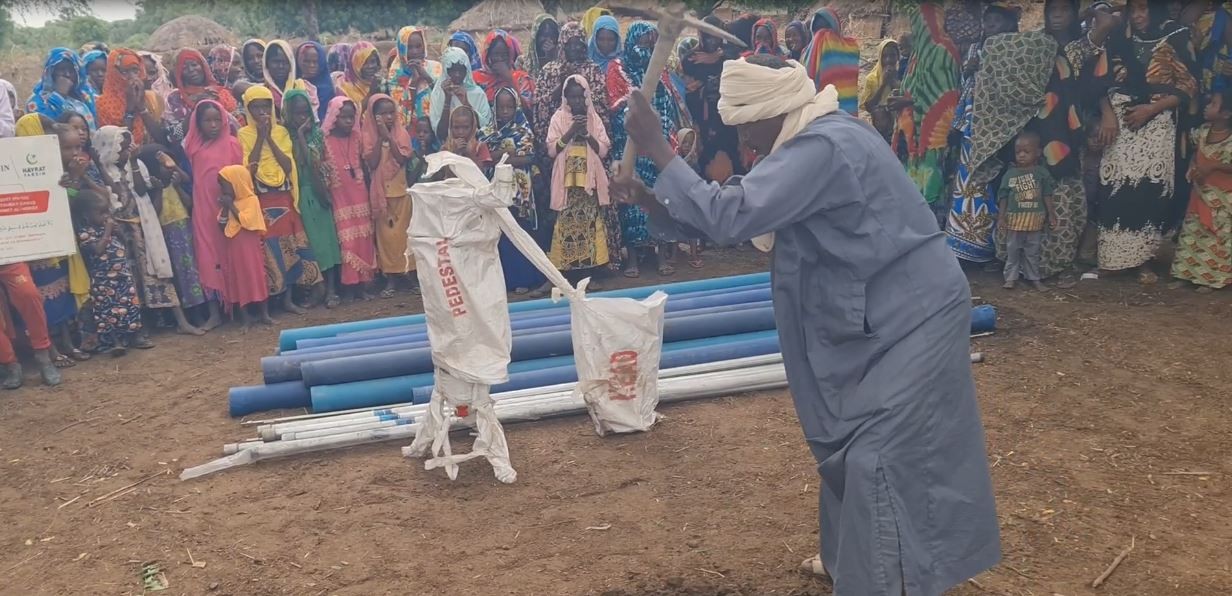 Hayrat Yardım Şehit Mehmet Ali Horoz’un Vasiyeti Üzerine Çad’da Su Kuyusu Açtı