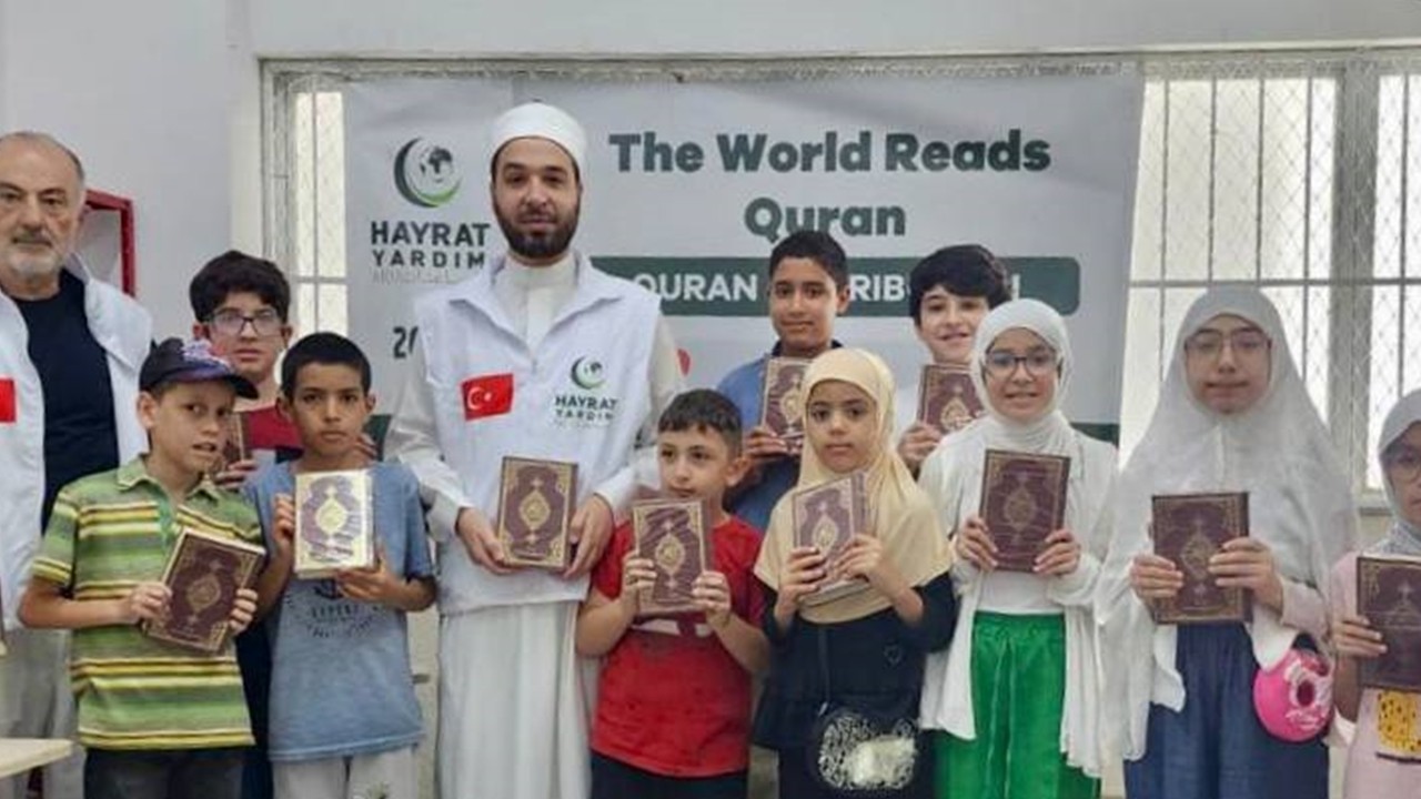 Hayrat Yardım'dan Brezilyalı Müslümanlara Kur'an hediyesi