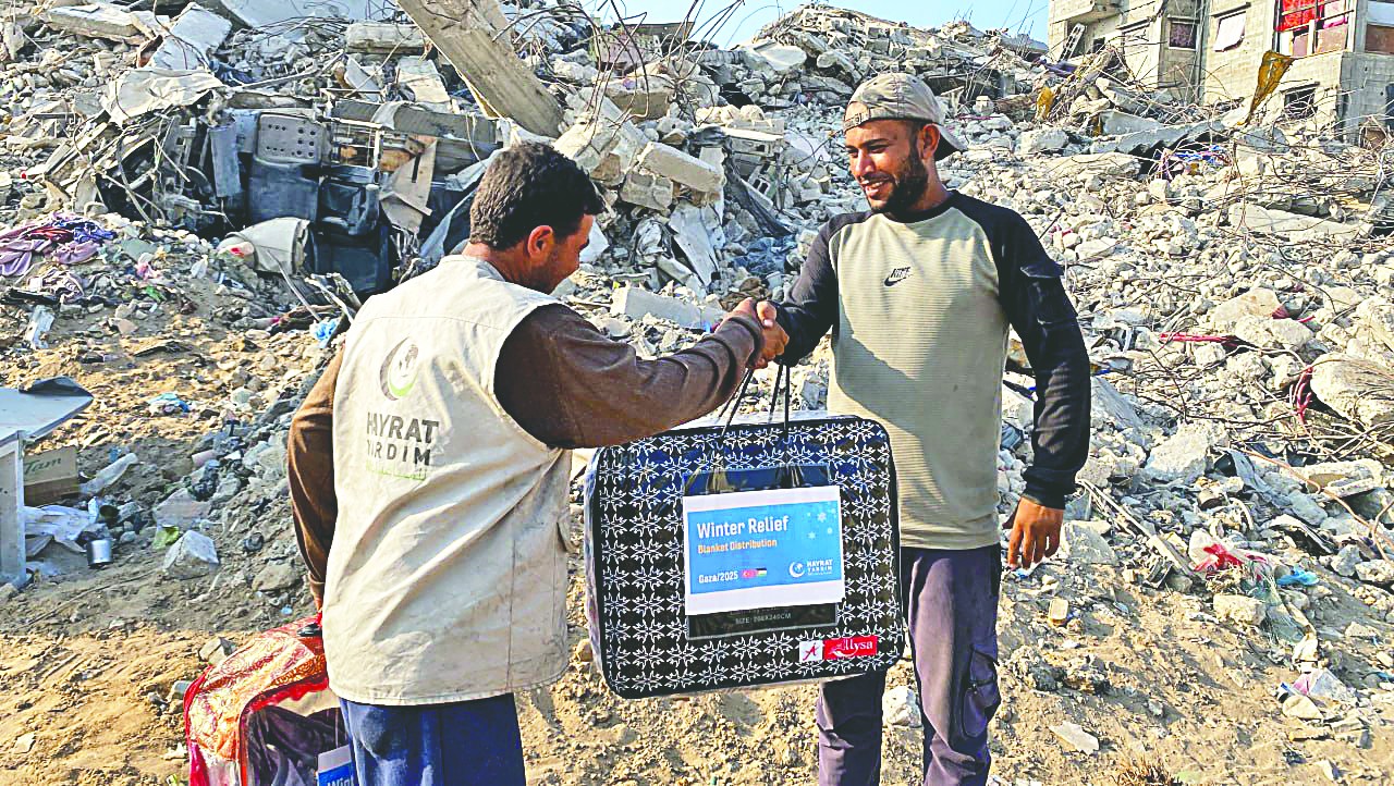 Hayrat Yardım’dan Gazze’ye kışlık malzeme desteği