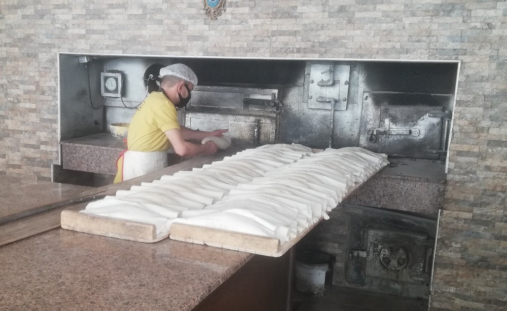 Hayrısever fırıncı bedava ekmek dağıtımı 