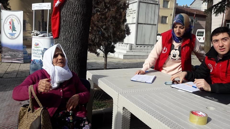 Hayriye Nine’den depremzedelere anlamlı destek 
