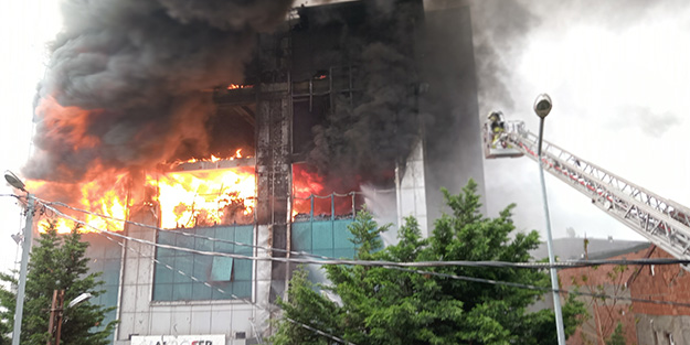 Haysiyetsizliğin bu kadarına pes! Akit'teki yangına ilişkin ahlaksızlıkta yarışan CHP'li troller