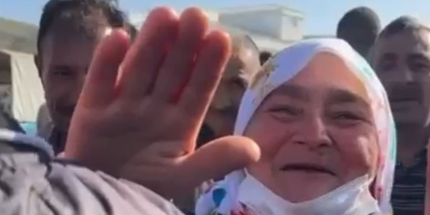 Hayvan pazarındaki yaşlı kadına yapılan jest gülümsetti