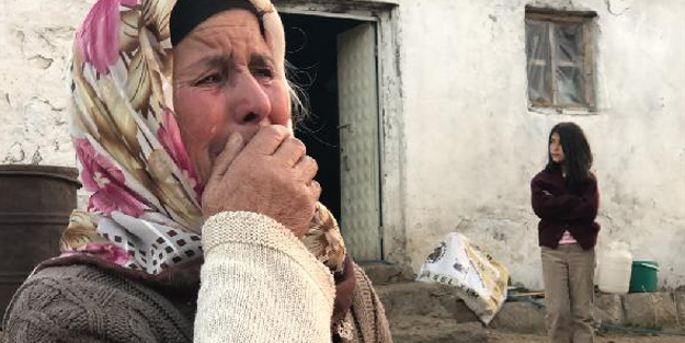 Hayvanları için sakladığı 40 ton otu yakılan yaşlı kadın gözyaşı döktü