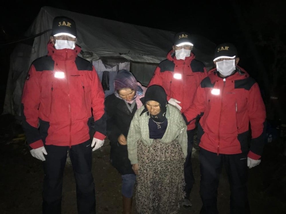 Hayvanları otlatırken kaybolan kadını 5 saat sonra jandarma buldu 