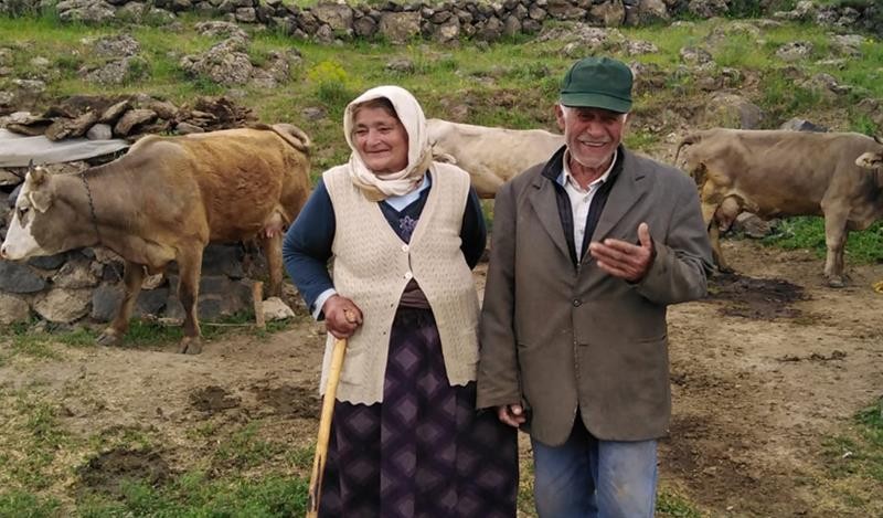 Hayvanlarının aşısını yaptıramayan çifte ekiplerden destek 