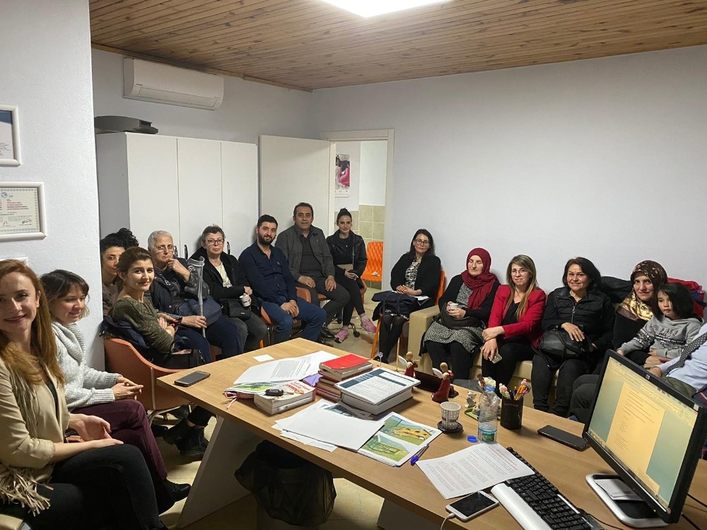 Hayvanseverler, bakım merkezini ziyaret etti 