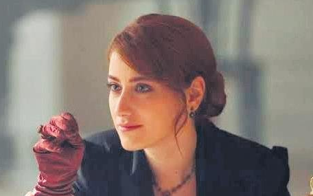 Hazal Kaya'ya tarihi ayar! Resmen yerin dibine girdi