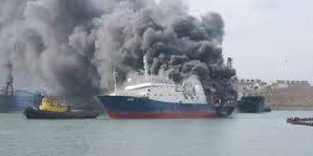 Rus gemisi alev alev yandı!