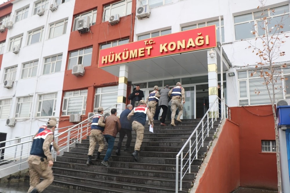 Hazine arazisini satan çete çökertildi 