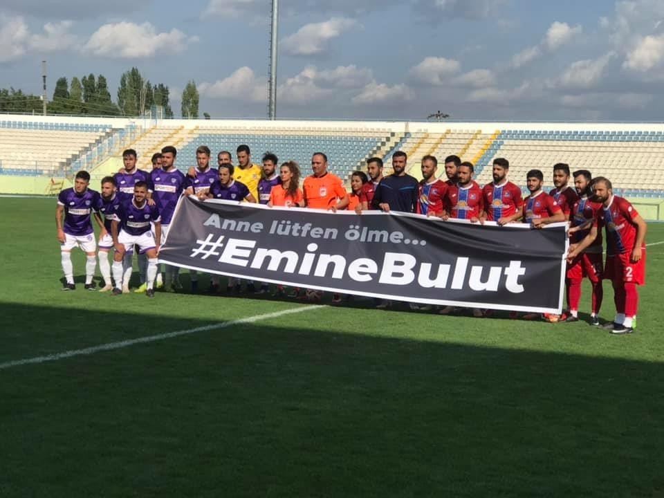 Hazırlık maçı öncesi ’Emine Bulut’ yazılı pankart ile sahaya çıktılar 