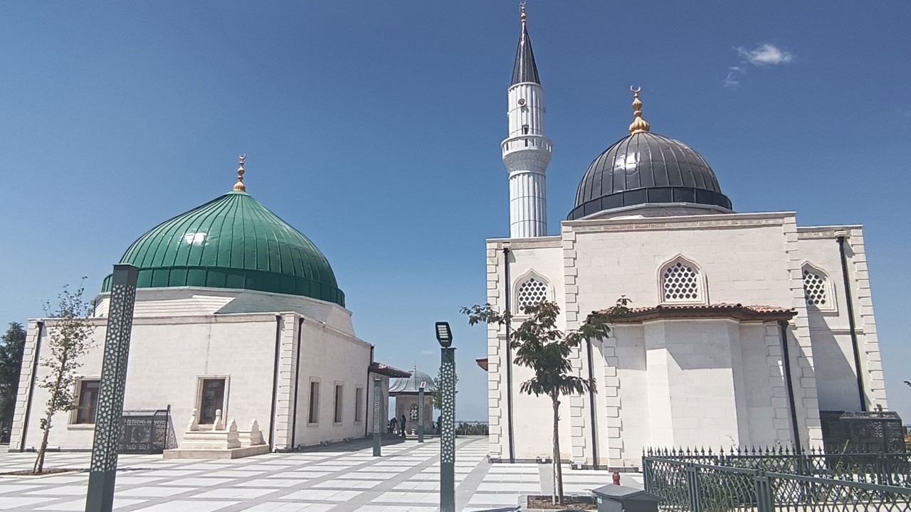 Hazreti Ukkaşe Türbesi yeniden ziyarete açıldı