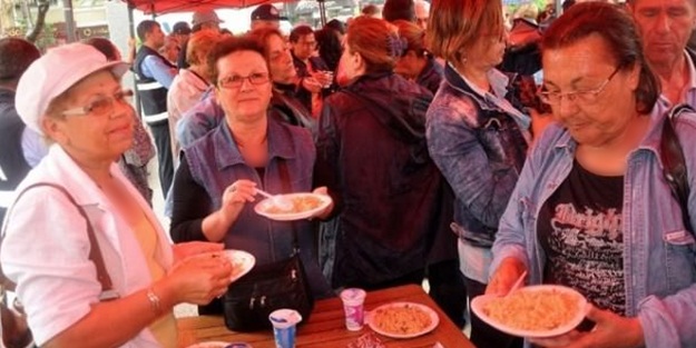 HDP barajı geçti, CHP pilav dağıttı