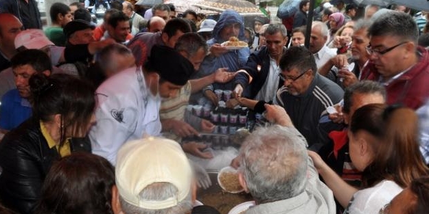 HDP barajı geçti, CHP pilavla kutladı!