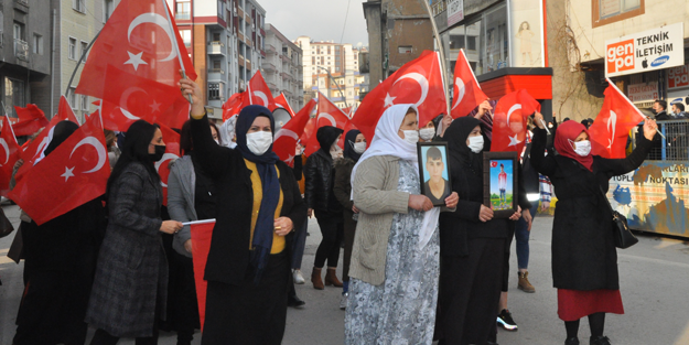 Annelere taşla saldıran HDP'li yakalandı