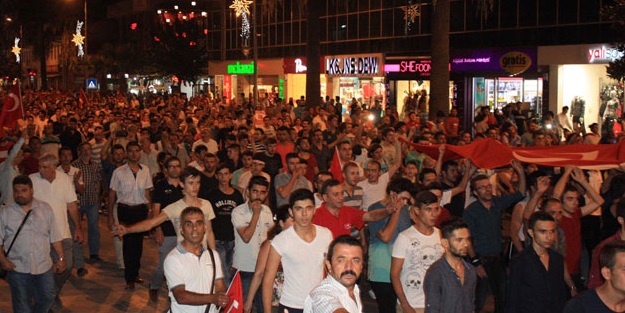 HDP binasına bayrak astılar!