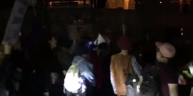 HDP destekli feministler yine ezanı ıslıkladı!