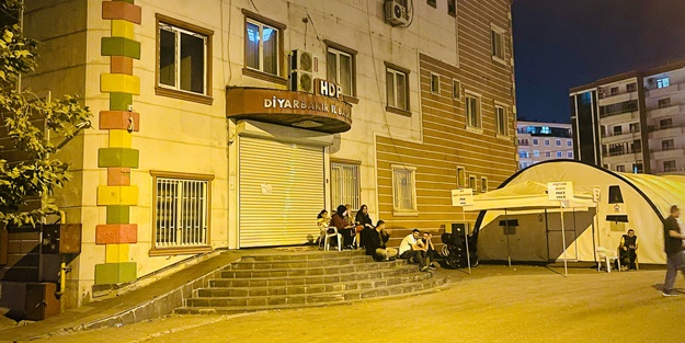 HDP Diyarbakır İl Binası mühürlendi
