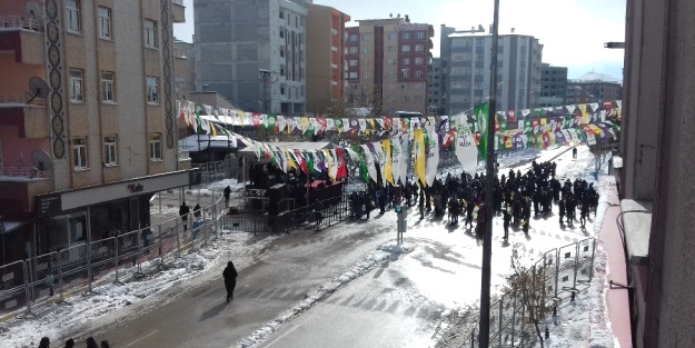 HDP Eş Genel Başkanı boş meydana konuştu