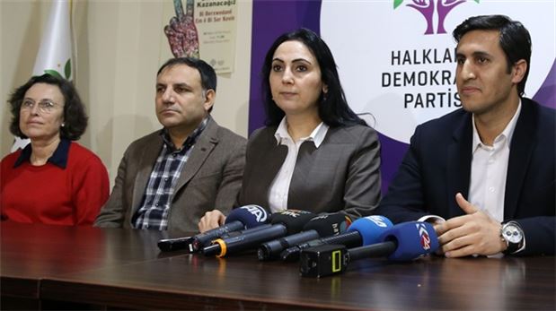 HDP Eş Genel Başkanı Yüksekdağ halay derdinde