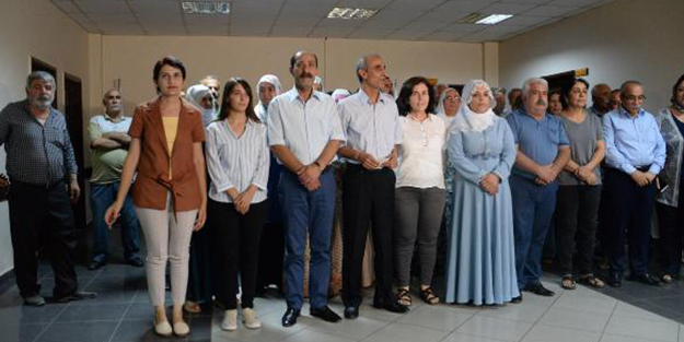 HDP: Çocuk katilinin cenazesine katıldığı için gurur duyuyoruz