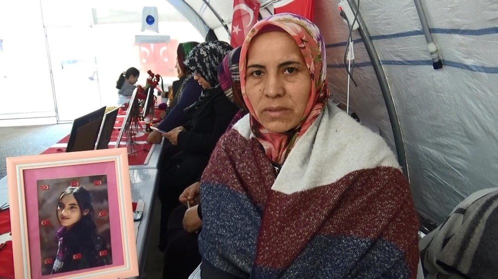 HDP il binası önünde 110 gündür evlat nöbeti tutan anneden dağdakilere çağrı 