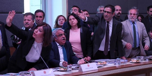 HDP kapatılsa bile terör sevicilerin vekillikleri devam edecek!