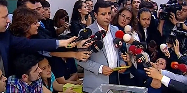 HDP lideri Demirtaş oyunu kullandı!
