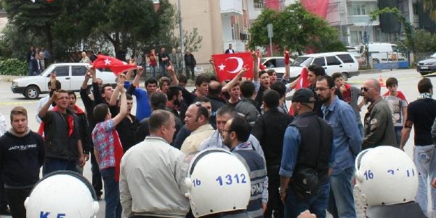 MHP ve HDP seçim büroları komşu olursa!