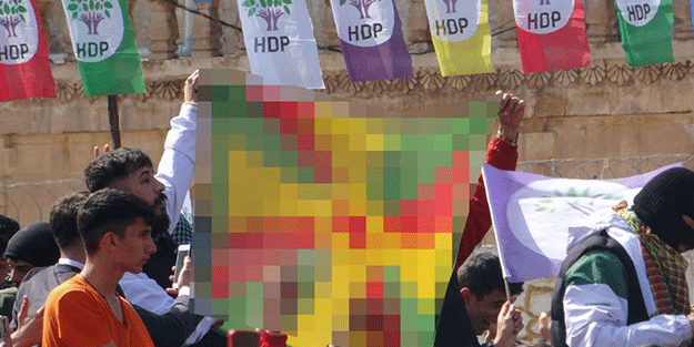 HDP Milletvekili Ebru Günay'ın katıldığı nevruz kutlamasında PKK paçavrası açtılar!